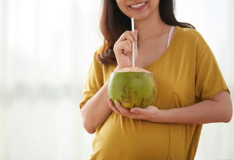  Trong thai kỳ việc uống nước dừa có bị sảy thai không?